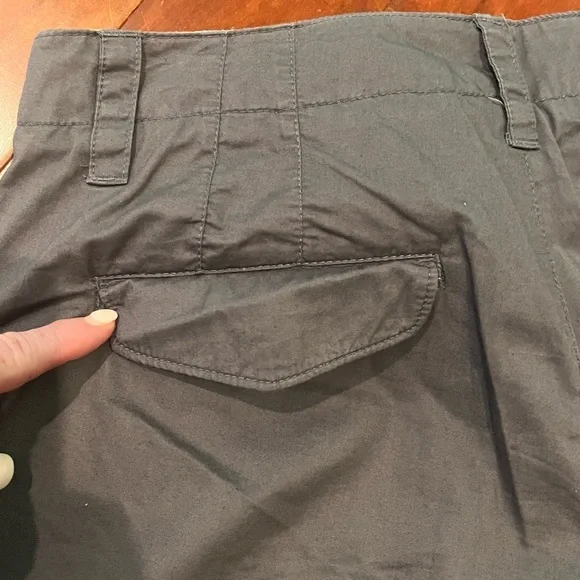 NIKE Shorts Ladies Size 8 Gray EUC Zip Up Summer Perfect - Picture 6 of 8